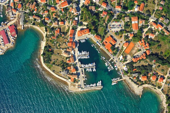 Apartment | Aerial view - Cozy Coastal Getaway in Nerezine (Mali Losinj)