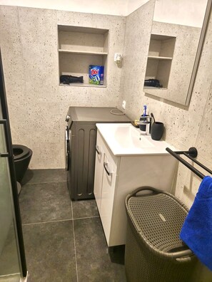 Apartment | Bathroom | Shower, hair dryer, towels - Cozy Coastal Getaway in Nerezine (Mali Losinj)