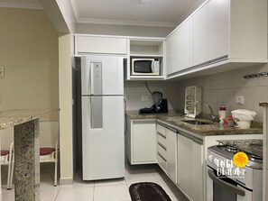 Køleskab, mikrobølgeovn, ovn