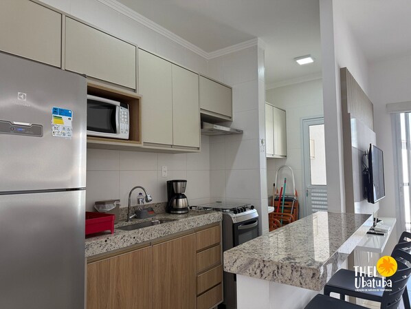 Fridge, microwave, oven, coffee/tea maker