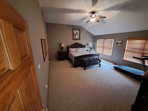 3 chambres, fer et planche à repasser, Wi-Fi, draps fournis