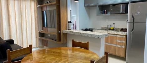 Køleskab, mikrobølgeovn, ovn, brødrister