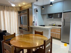 Kühlschrank, Mikrowelle, Ofen, Toaster