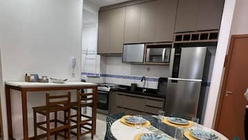 Refrigerador, microondas, horno, tostadora