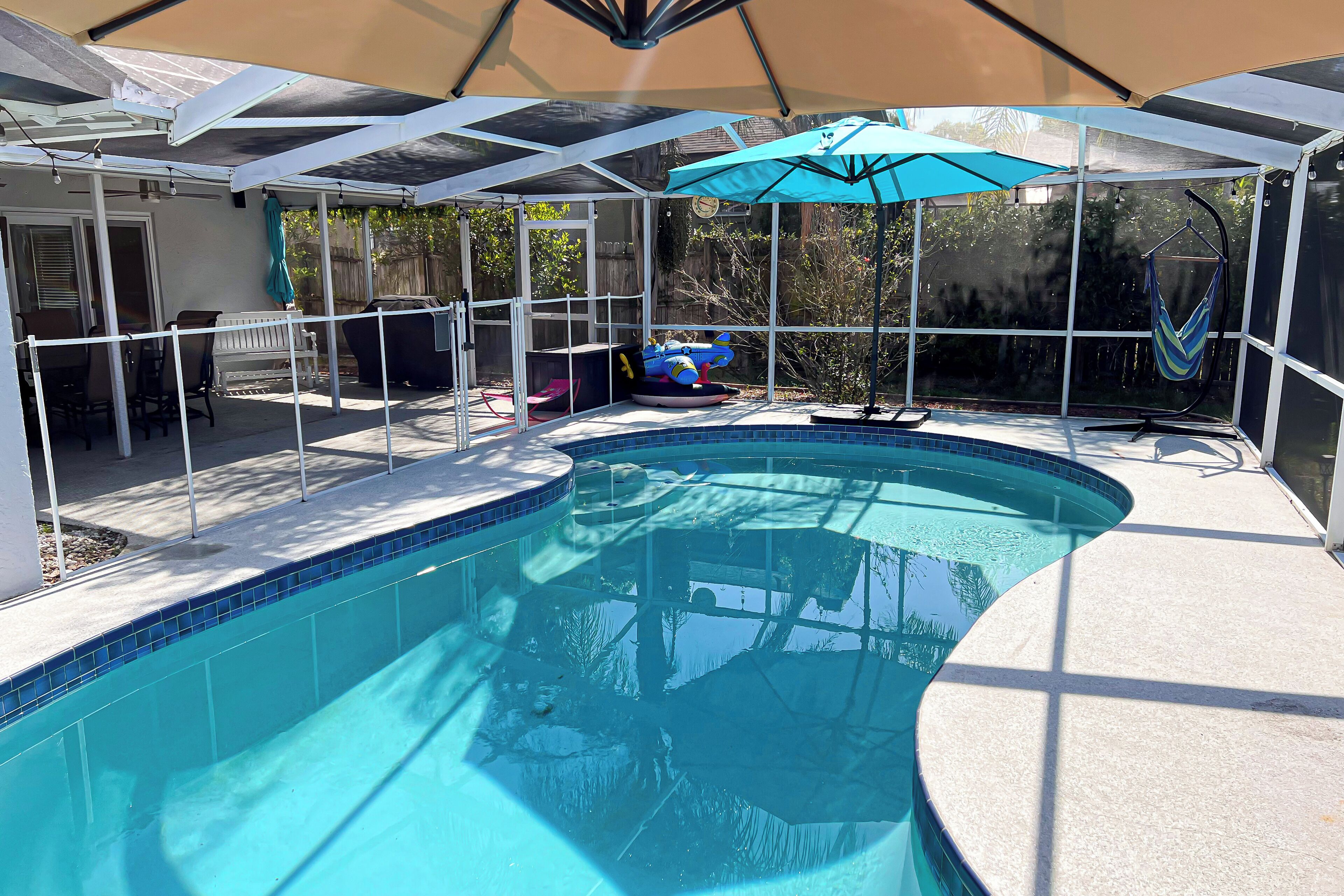Sunshine Splash: Pool Home Escape in Tampa Suburbs