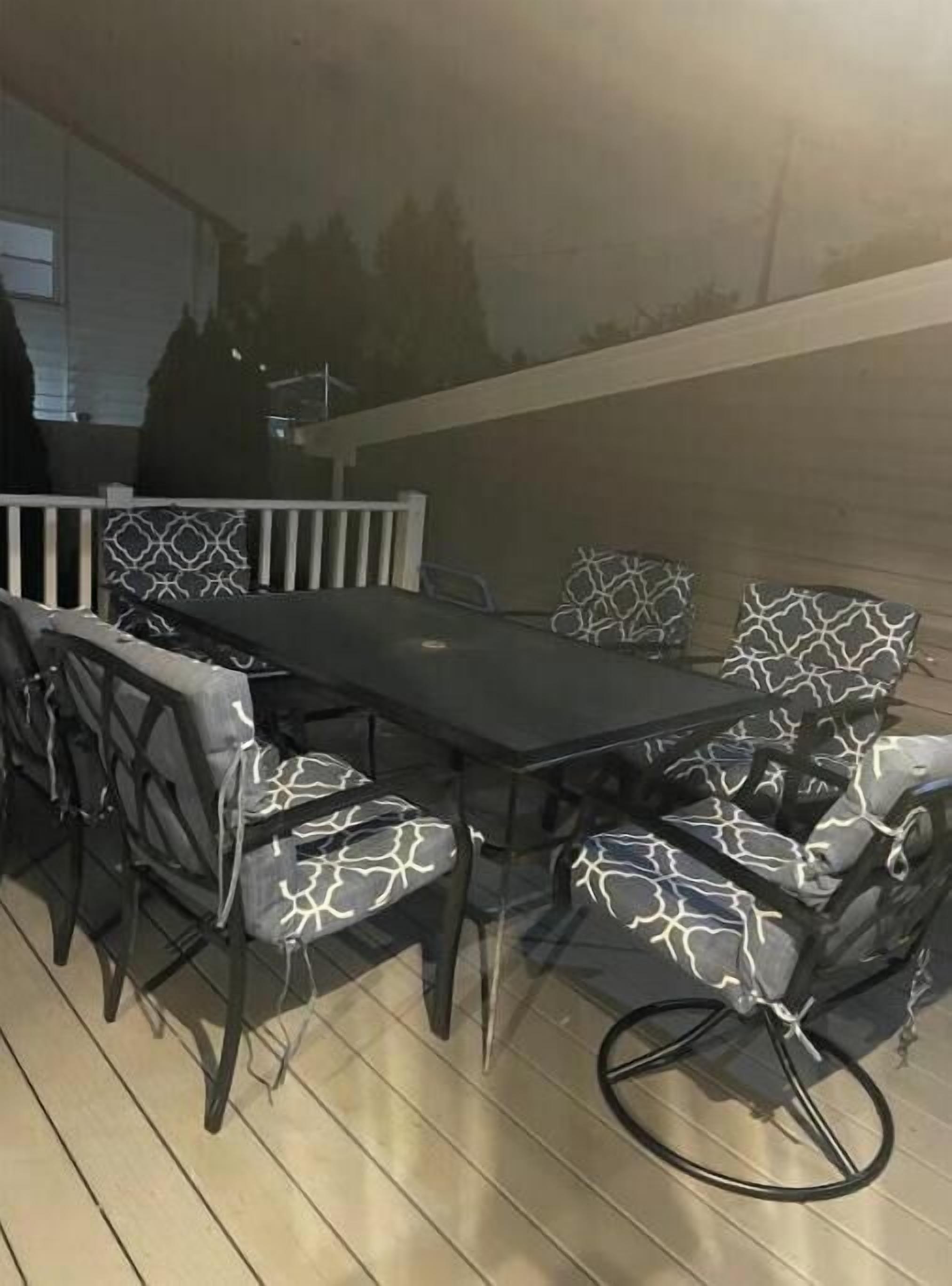Private apartment. 1 min to the 135