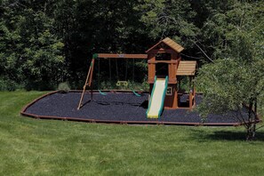 Children's area - Cozy 2BR/2BA at Seven Springs Mtn Villas; sleeps 10 for ski, golf, play, relax! (Champion)