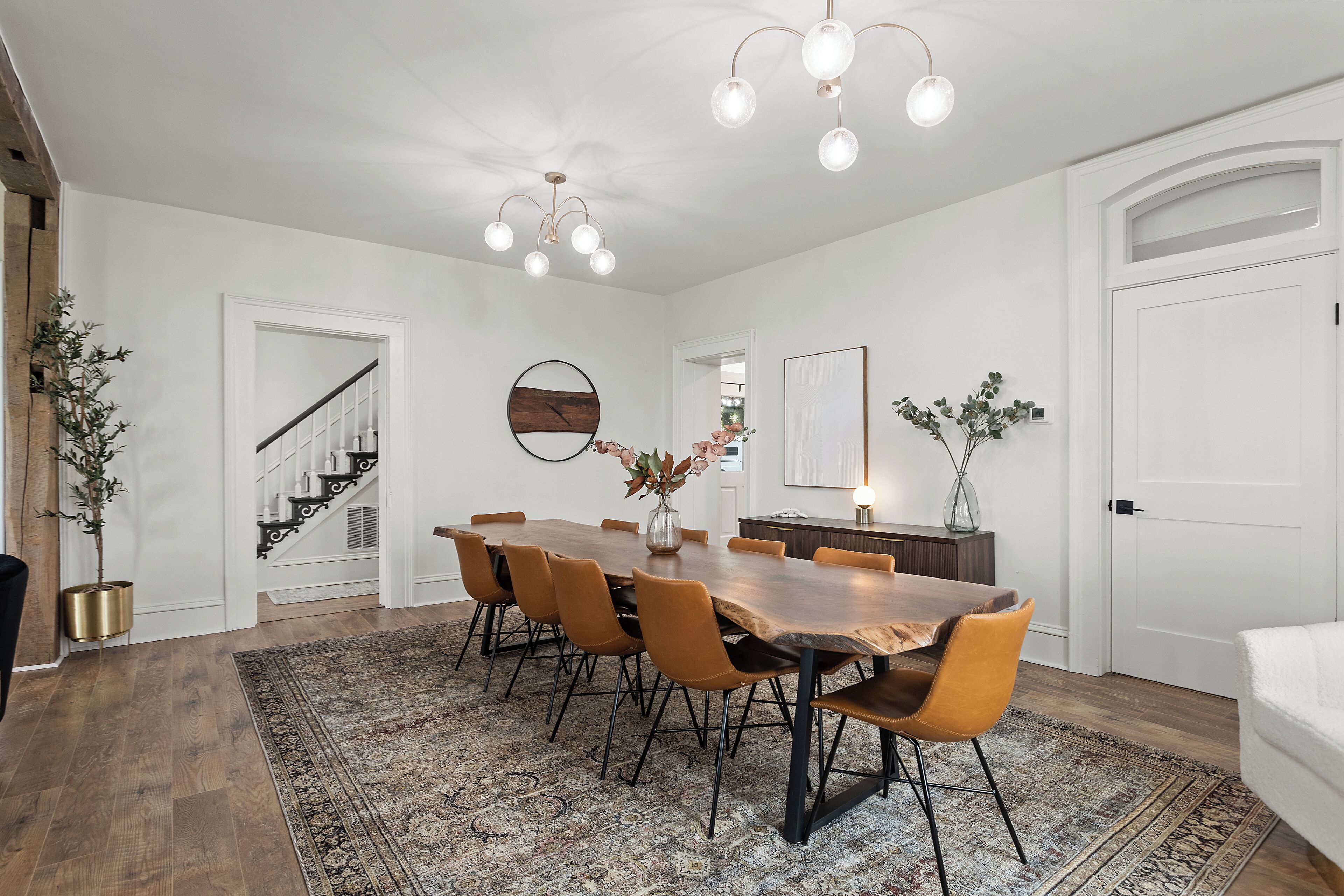 Modern Farmhouse just 30 minutes from Nationally ranked hiking!