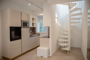 Fridge, microwave, dishwasher, coffee/tea maker