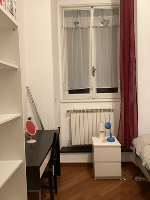 2 bedrooms, iron/ironing board, bed sheets