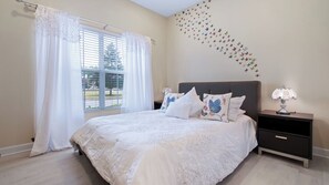 5 bedrooms, iron/ironing board, bed sheets