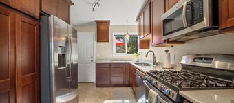 Spacious Home close to Coastal Trail and Downtown