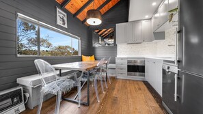 Réfrigérateur, micro-ondes, four, lave-vaisselle