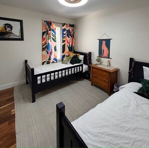 4 bedrooms, desk, iron/ironing board, travel crib
