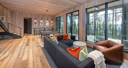 Ski-in/Ski-out Luxury House: Game Room, Lake View