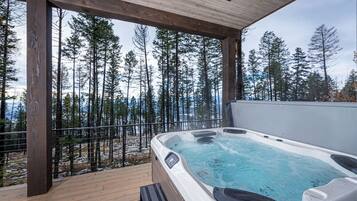 Bañera de hidromasaje al aire libre