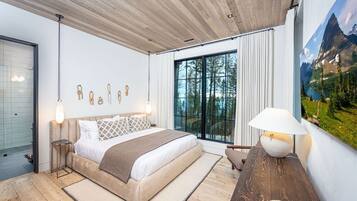 4 bedrooms, desk, iron/ironing board, free WiFi