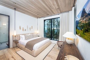 4 bedrooms, desk, iron/ironing board, free WiFi