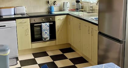 Large 3 bed Chalet -sleeps 6- dog Friendly- Garden
