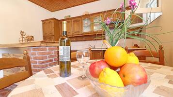 Apartment (One Bedroom Apartment with Balcony an) | Dining room