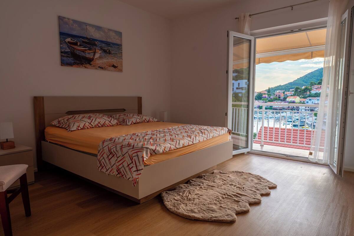 Apartment (Three Bedroom Apartment with Terrace )