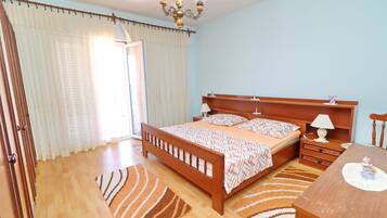 Apartment (Three Bedroom Apartment with Terrace ) | 4 bedrooms, free WiFi