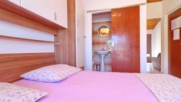 Studio (Studio Apartment with Balcony and Sea) | 4 bedrooms, free WiFi