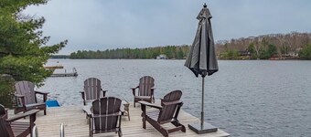 MUSKOKA FAMILY COTTAGE - LEONARD-ON-THE-LAKE SLEEPS 10