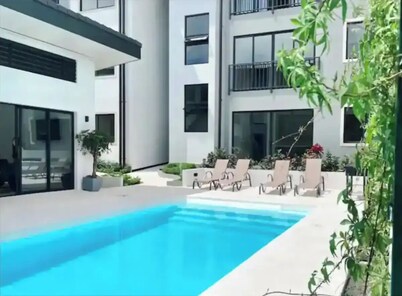 Airport Condo Traveler's Haven!

