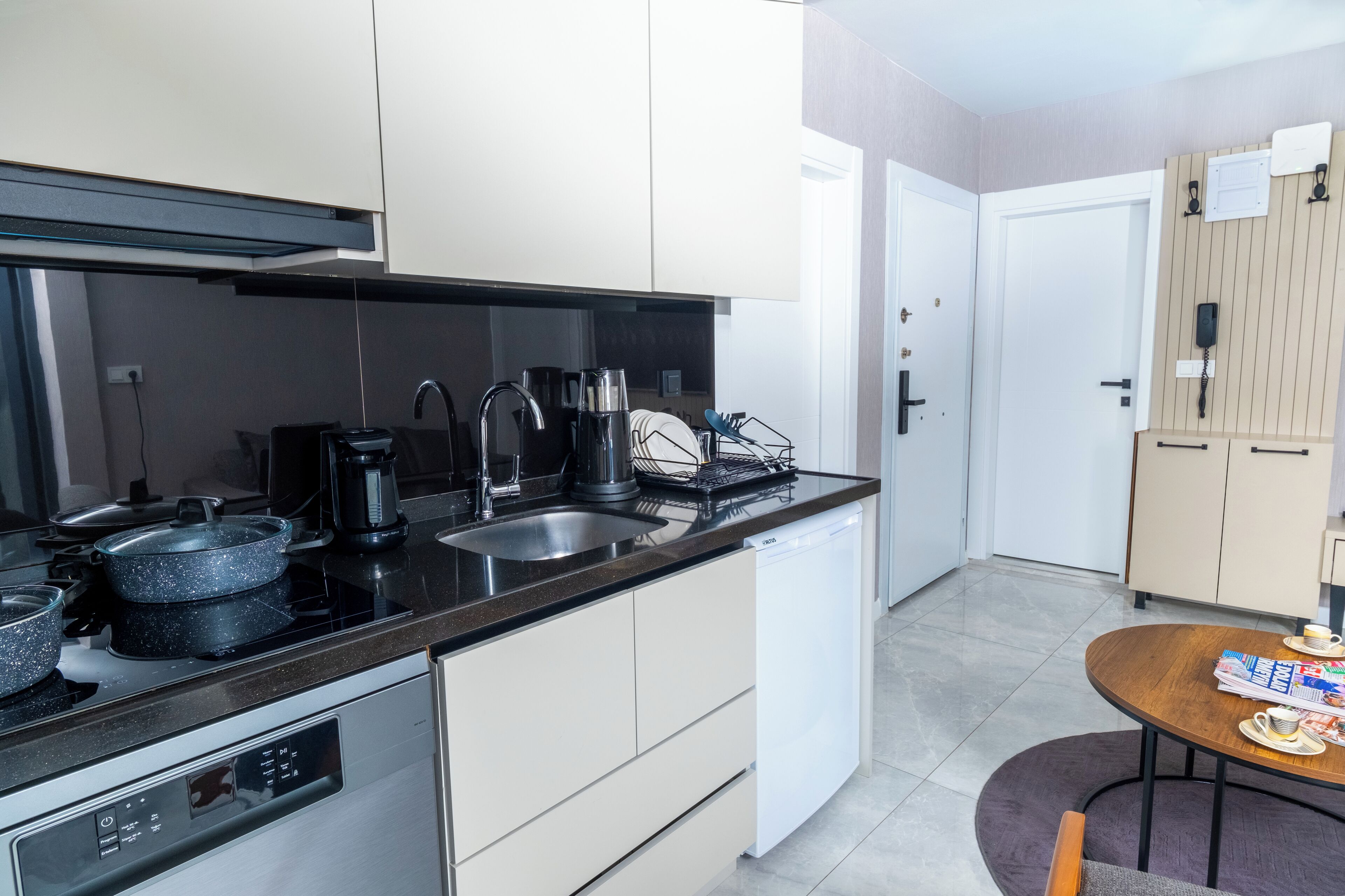 Photo - Luxury Life Suites