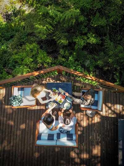 River Retreat: Hot Tub, 3 Stories, River Access!