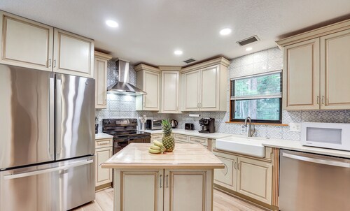 Rural Retreat! Florida Cottage w/ Screened Patio