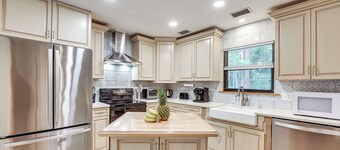 Rural Retreat! Florida Cottage w/ Screened Patio