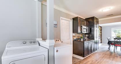 Fort Walton Beach Home w/ Grill: 4 Mi to Beach!