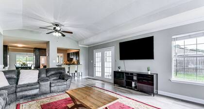 Fort Walton Beach Home w/ Grill: 4 Mi to Beach!