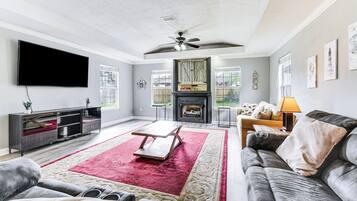 Rumah (3 Bedrooms) | Bagian depan properti