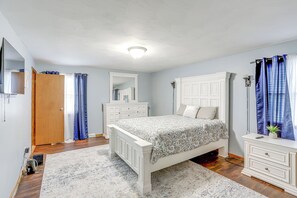 House (3 Bedrooms) | Interior - Lake Erie Family Getaway in Amherst: Pets Welcome! (Amherst)