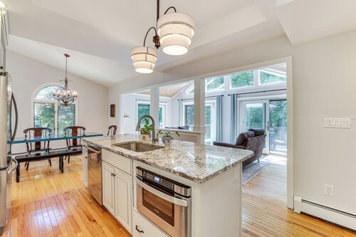 Cozy Woodland Home! Ski & Hike Coastal Connecticut