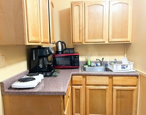 Refrigerador, microondas, horno y tostadora