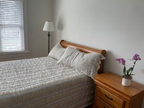 Deluxe Room, City View | Individually decorated, individually furnished, desk, laptop workspace - Relax Inn The Grove (Forest Grove)