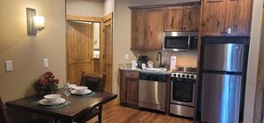 Private kitchen - 1-2 or 3 bedroom condo for a week vacation in Gatlinburg, TN (Gatlinburg)