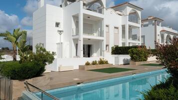 2 bedrooms, individually decorated, individually furnished, desk