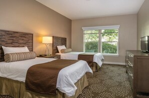 3 bedrooms, iron/ironing board, WiFi, bed sheets - Sonoma | Wine Trails & Pool | 3BR • Sleeps 8 (Windsor)