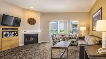 Televisión y chimenea