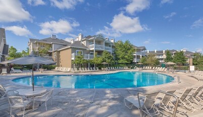 Windsor | Vineyards & Pool | Wine Country | 2BR