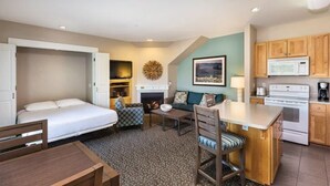 Room - Sonoma | Wine Country Getaway | Pool & Vineyard Days (Windsor)
