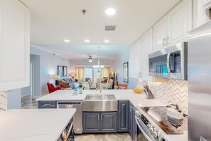 Private kitchen - Tops'l Beach Manor C-804 (Miramar Beach)