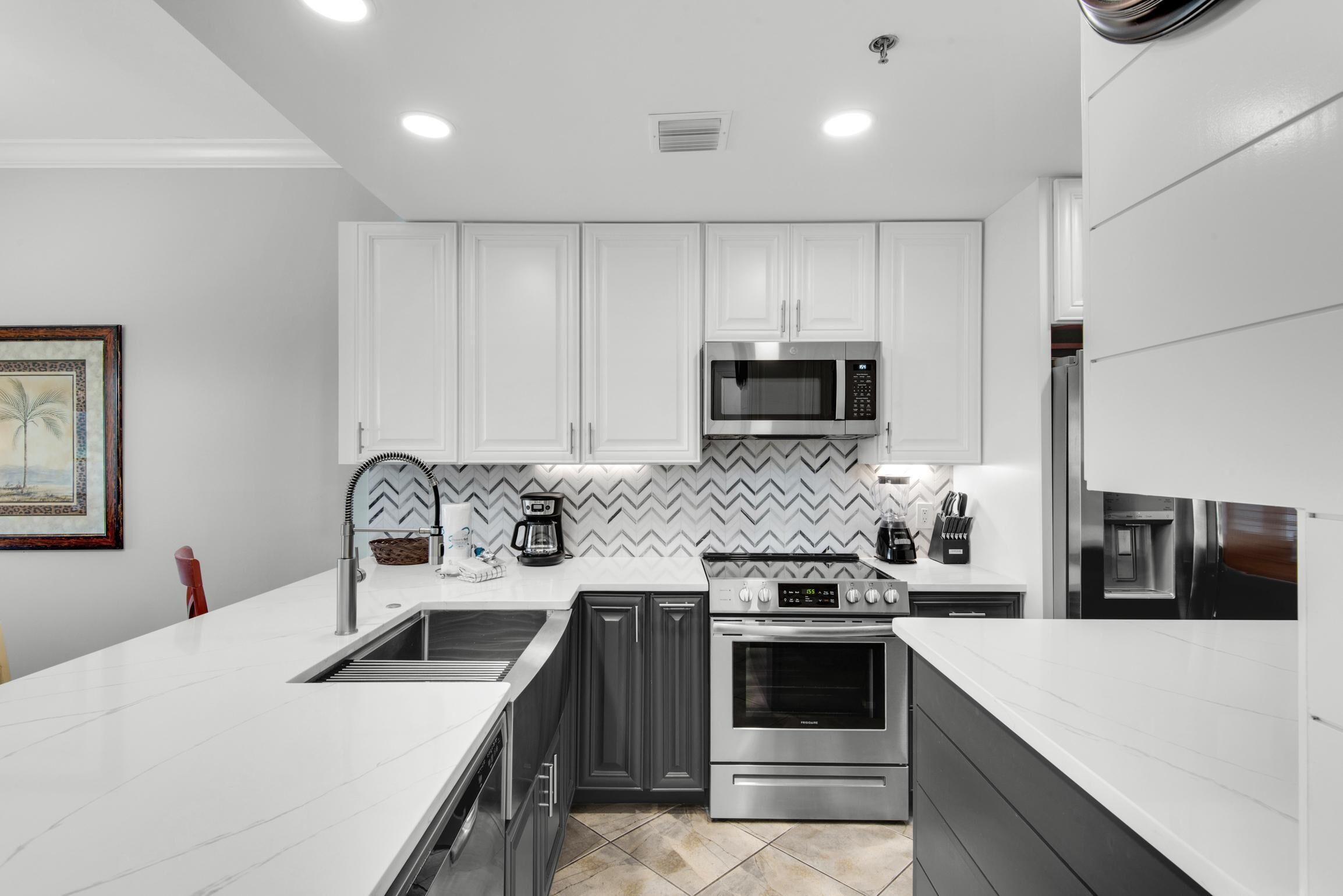 Condo, 1 cama King e sofá-cama (Tops'l Beach Manor C-804) | Cozinha privada | Fogão, torradeira