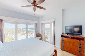 Appartement, 1 kingsize bed met slaapbank (Tops'l Beach Manor C-804) | 2 slaapkamers, wifi