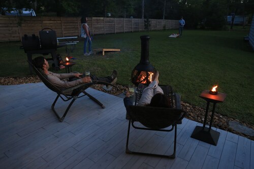 5 minutes from the beach! Water access with kayaks and launch from house!